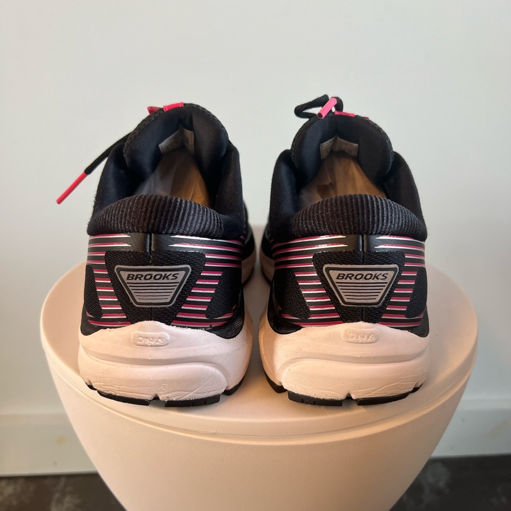 Brooks 14 sneakers - Picture 5 of 9